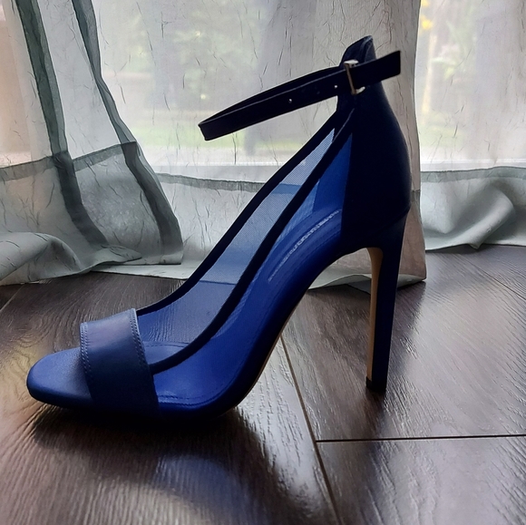 NEW BCBG Heels - Picture 9 of 10